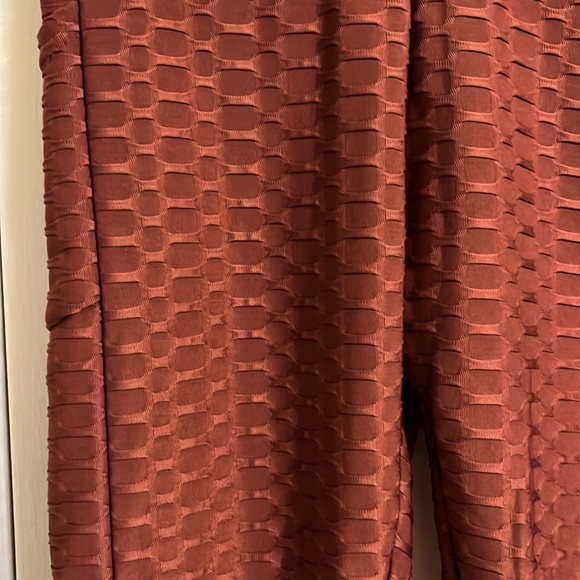 Burnt orange enhancing leggings, no size tag - Picture 2 of 5